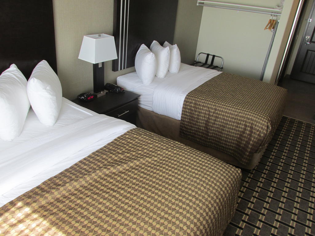 Sigma Inn & Suites Melville Quarto foto
