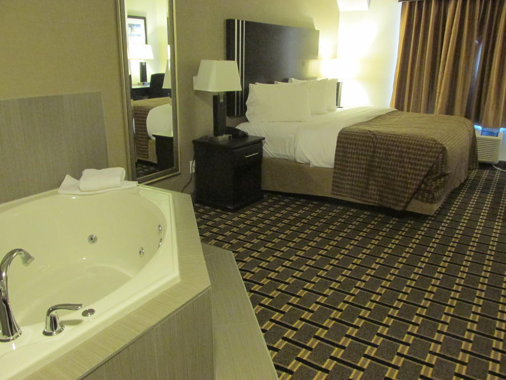 Sigma Inn & Suites Melville Quarto foto